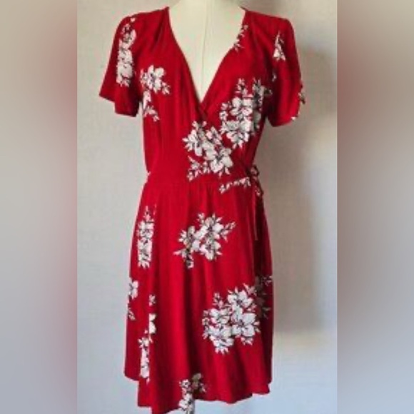 Abercrombie & Fitch Red Flutter Sleeve Sundress - Picture 1 of 8
